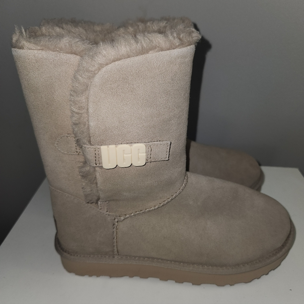 UGG BAILEY B2S Sheepskin Boots